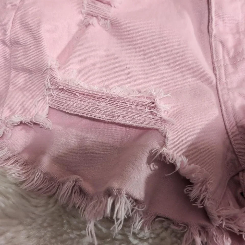 Love Tree Women' Pink‎ Distressed Shorts Size Small - Picture 2 of 7